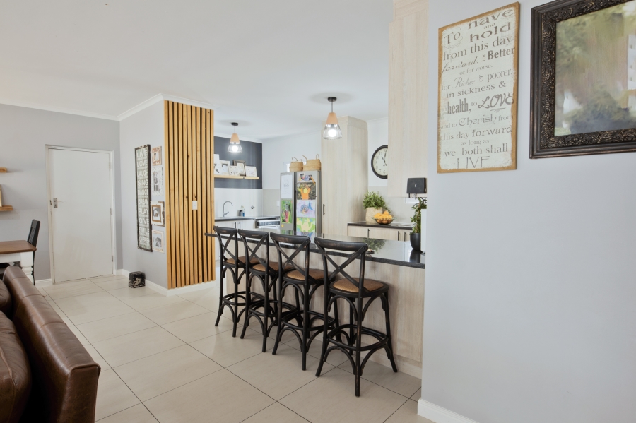 3 Bedroom Property for Sale in Sunningdale Western Cape